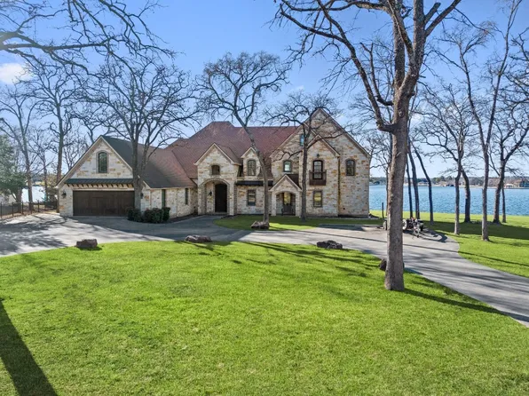 133 Hogan Dr, Lake Kiowa, TX 76240