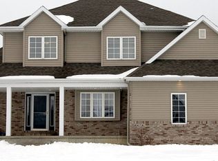 6676 River Bend Dr, Johnston, IA 50131