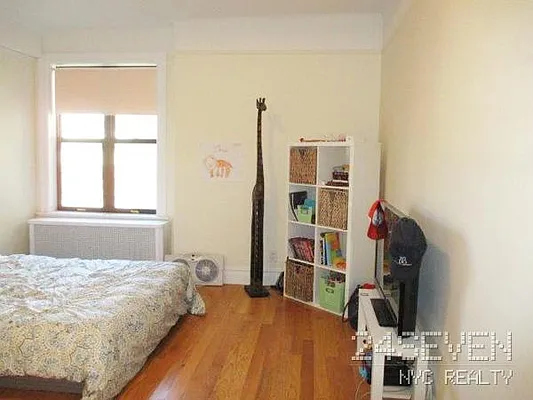 Rented by 24 7 NYC Realty Inc. | media 32
