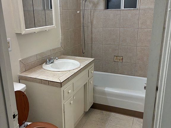 4th image of 717 Lincoln Ave