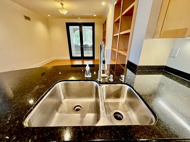 10305 Almayo Ave #301 — Photo 27