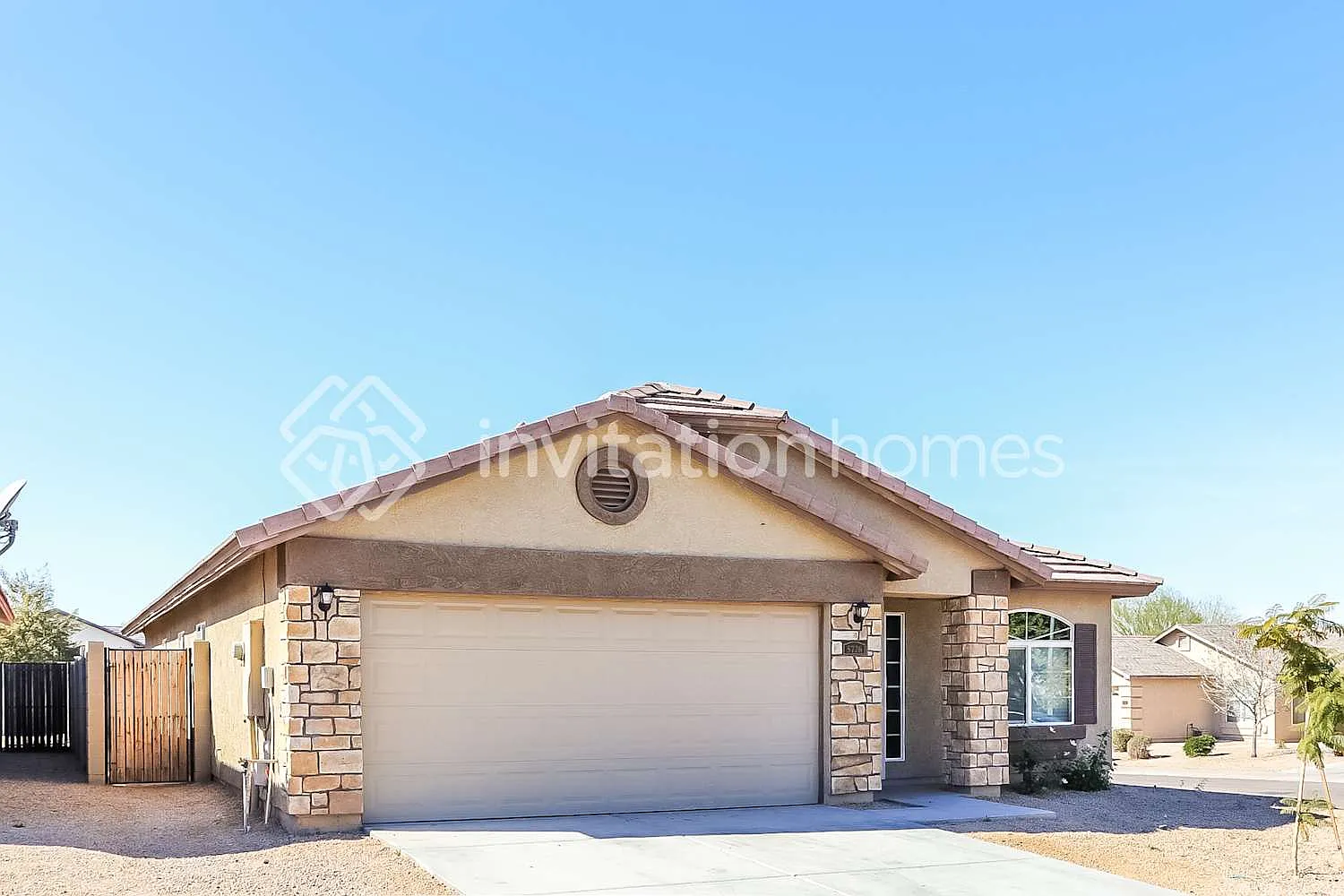 5726 S 27Th Dr Phoenix, AZ 85041 — Photo 1