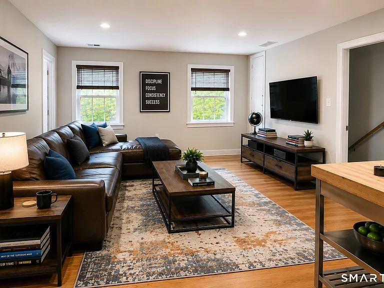 47 E Maple St — Photo 3