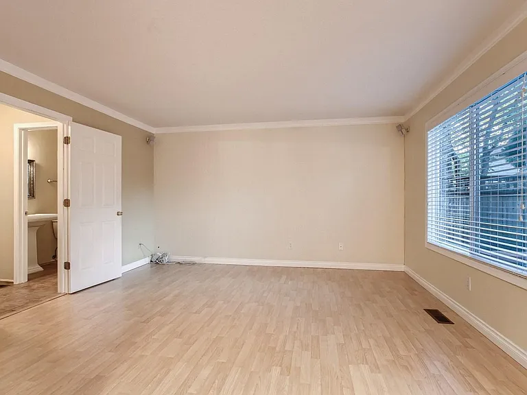 8363 SW Bonaventure Ln — Photo 5