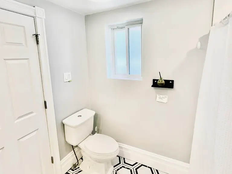 2517 Curtis St — Photo 12