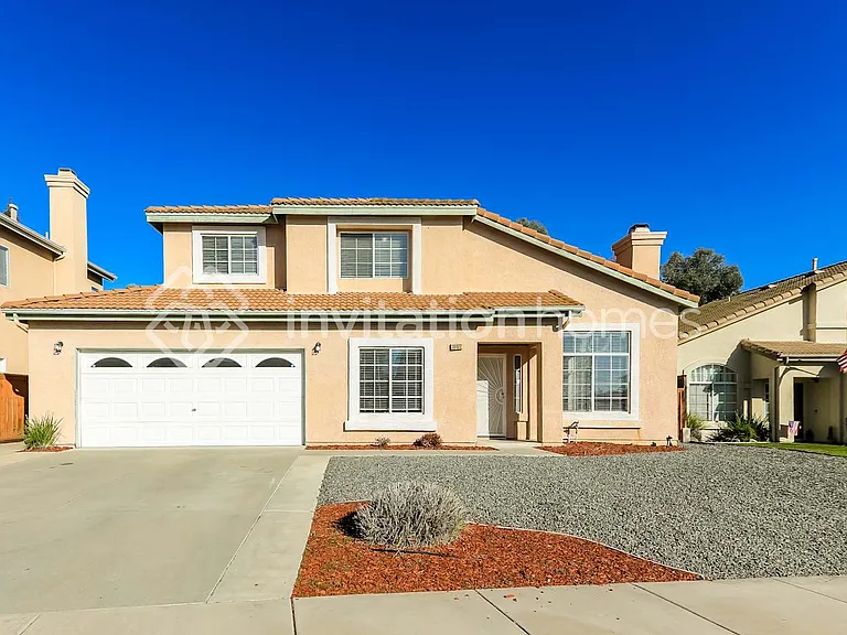 39402 Calistoga Dr — Photo 1