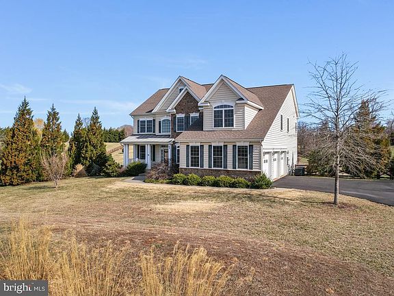 5th image of 49 Cranston Ln