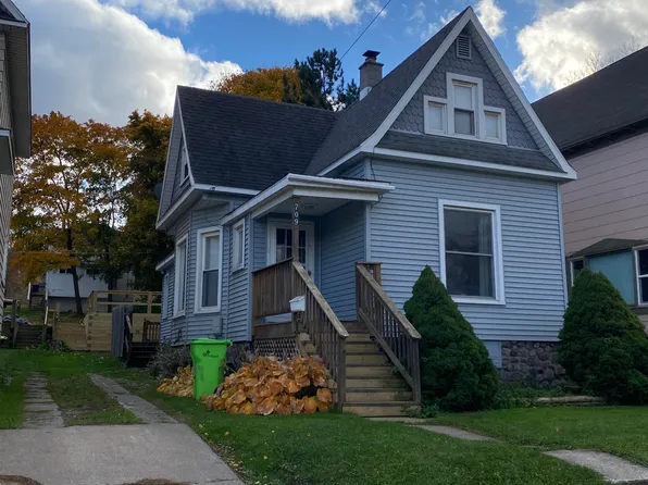 709 Eureka St, Sault Sainte Marie, MI 49783