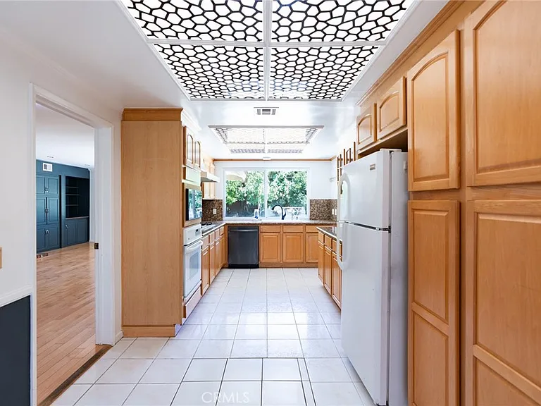 333 W Wistaria Ave — Photo 29