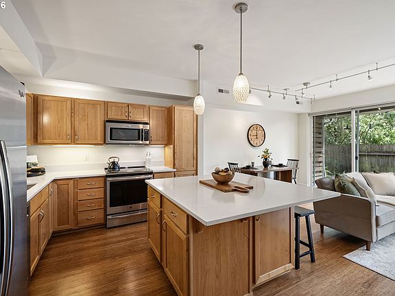 3rd image of 327 Rustic Pl APT 35