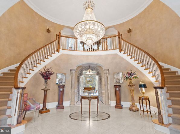 2401 Oakmont Ct, Oakton, VA 22124
