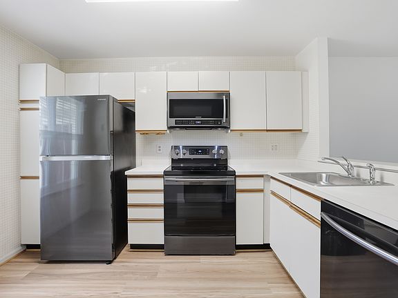 3rd image of 2844 Yarling Ct