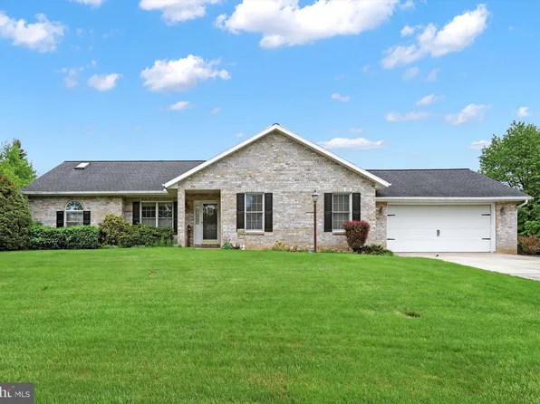 6919 Fairway Dr E, Fayetteville, PA 17222