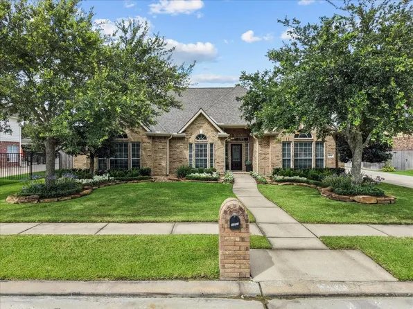1731 Round Rock St, Friendswood, TX 77546