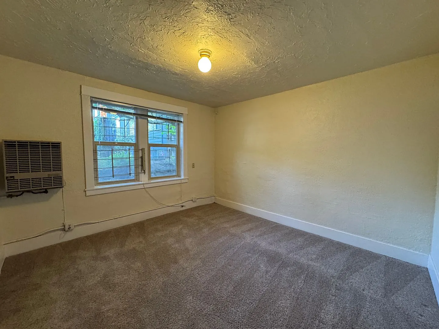 Regis Apartments — Photo 4