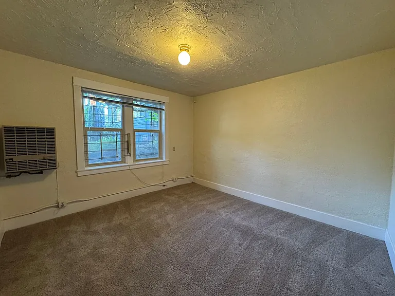 Regis Apartments — Photo 4