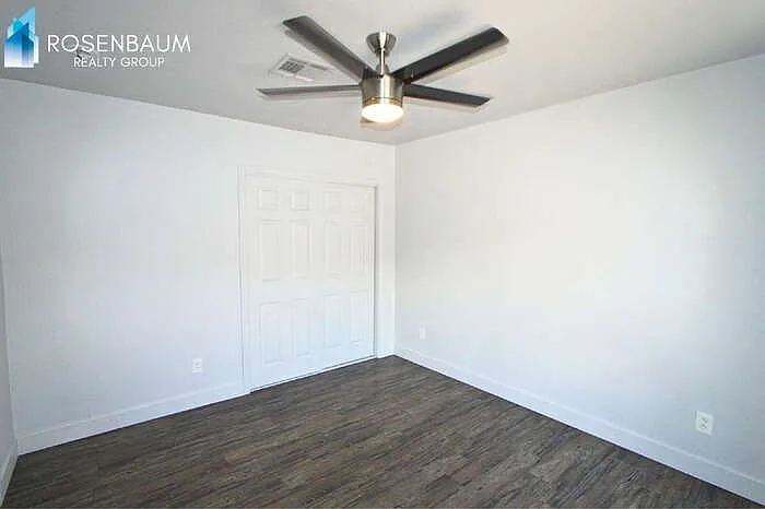 550 W 9th St #1 — Photo 11