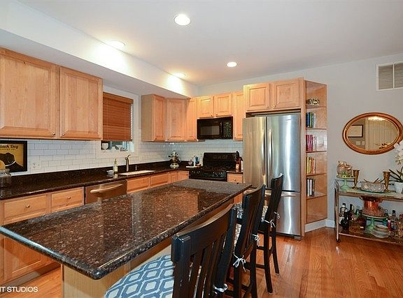 4th image of 912 W Fullerton Ave APT 1