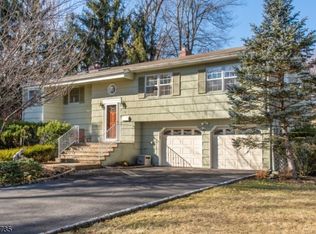 13 Vivian St, Lincoln Park, NJ 07035