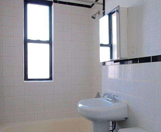 4th image of 66 Saint Nicholas Pl APT A67