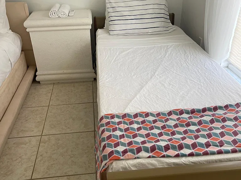 Cotton bedding 2x1 or 4x2 has 2 beds: 1 queen 1 twin with electric controller to lift legs or head.