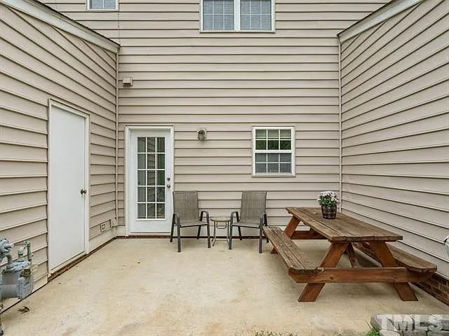 306 Silverberry Ct — Photo 5