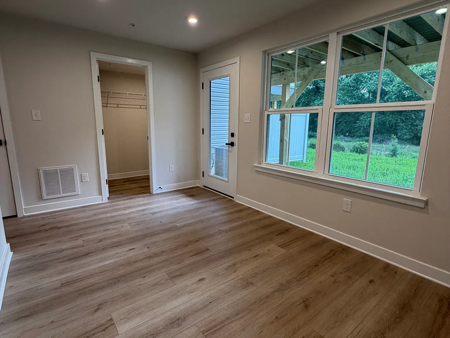 3 bed, 2.5 bath, 2300 sqft, $3,550 — Photo 3