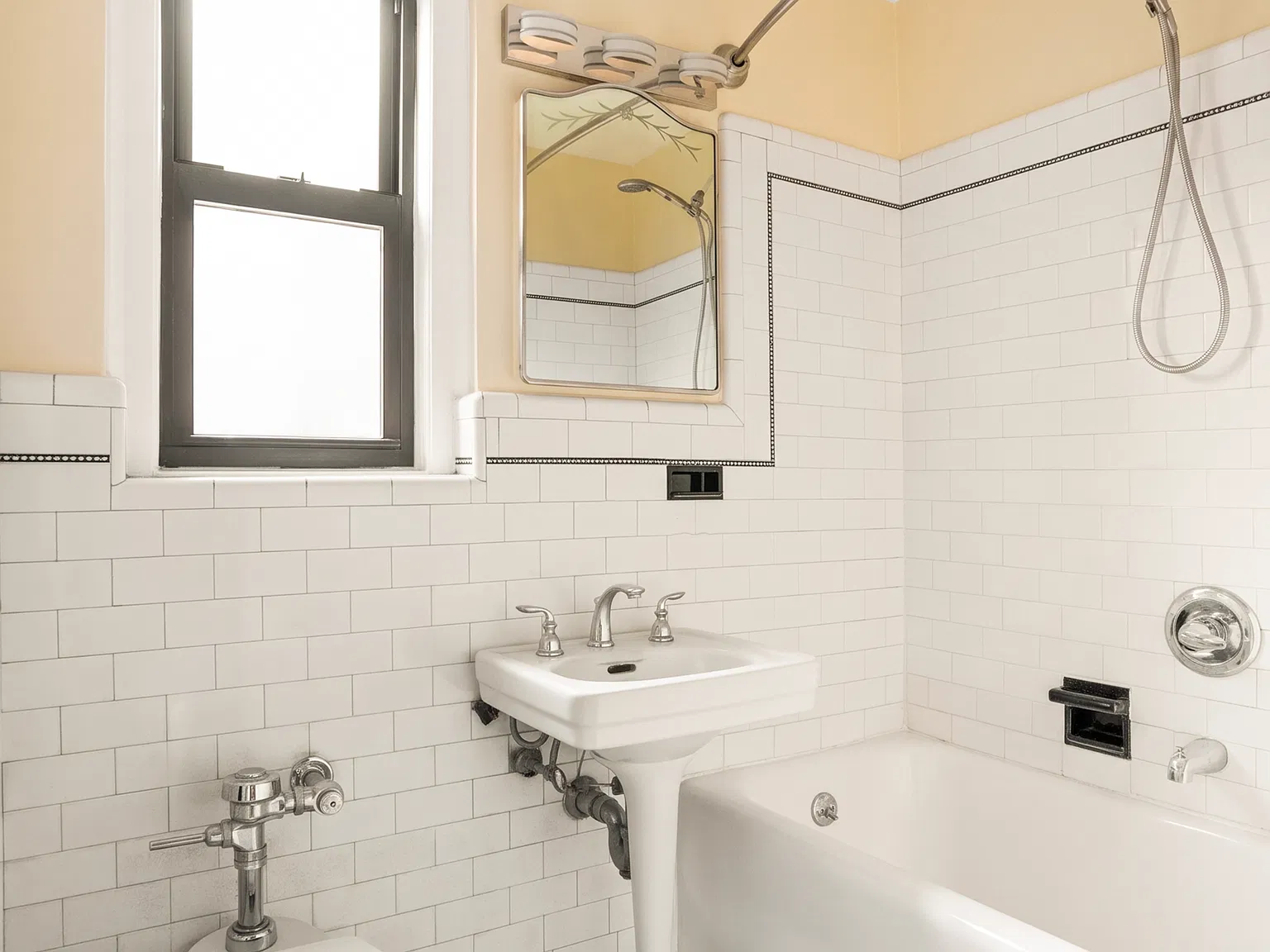 319 East 50th Street — Photo 4