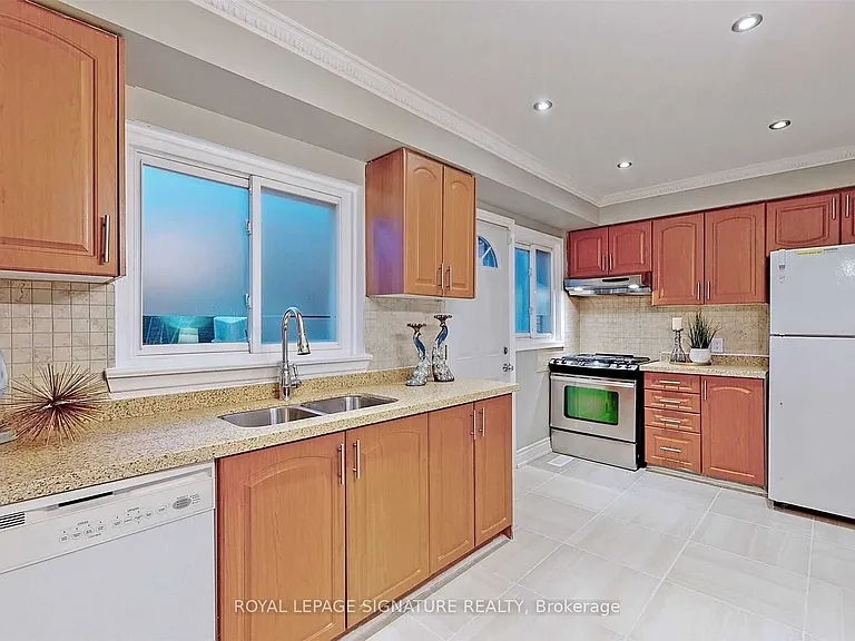 65 Holcolm Rd #UPPER — Photo 6