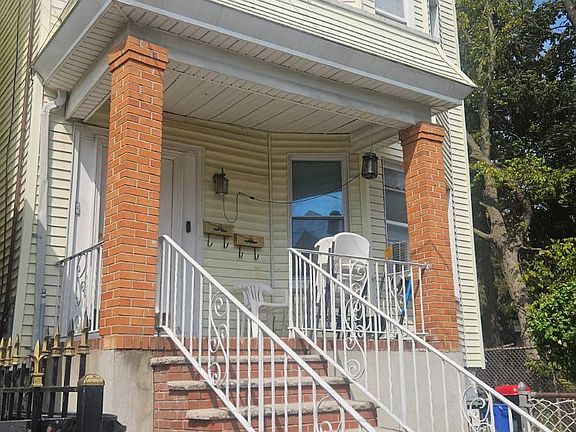 2nd image of 17 Bayside Pl #49