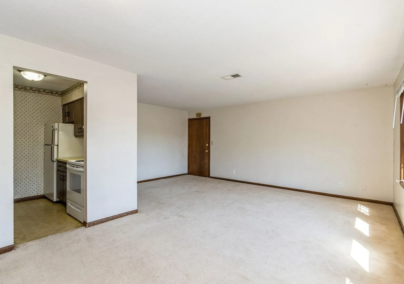 147 20th Avenue SW — Photo 4