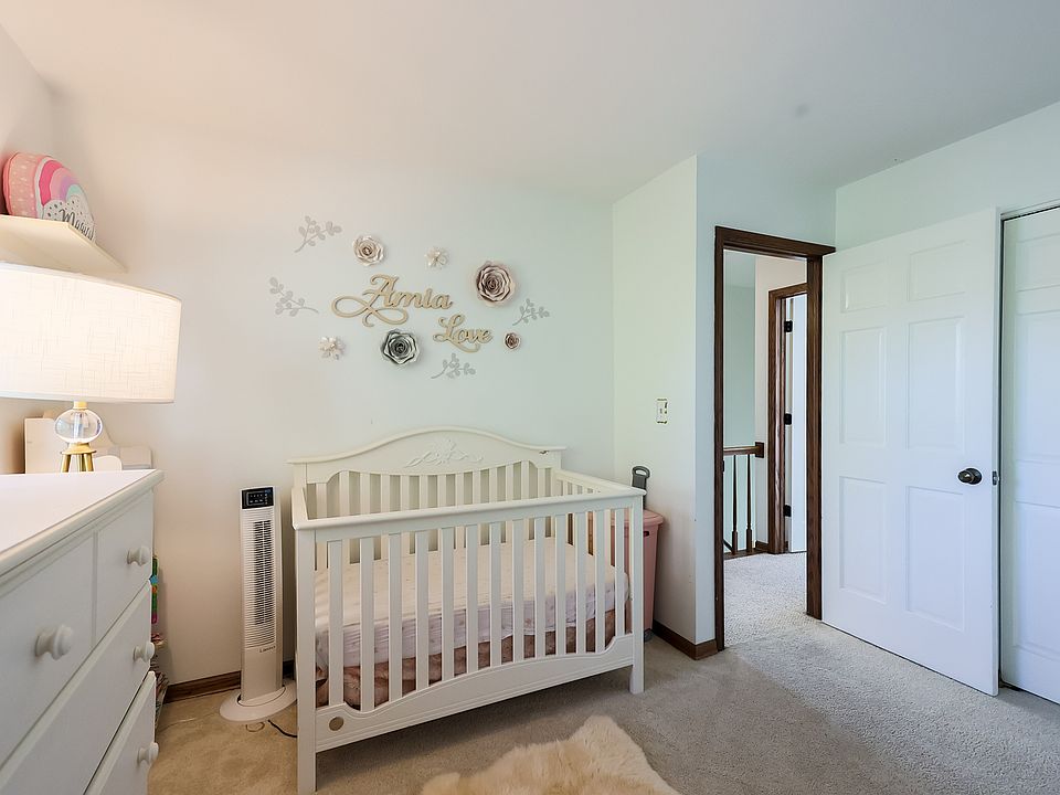 2nd image of 627 Sunrise Ct