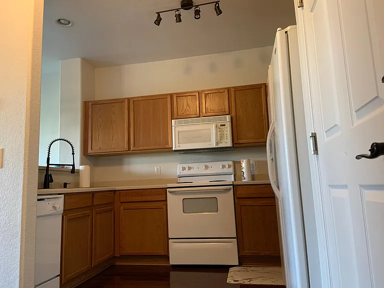 138 Foxglove Dr — Photo 4