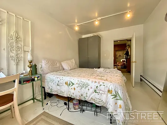 Rented by Real Street Inc | media 6