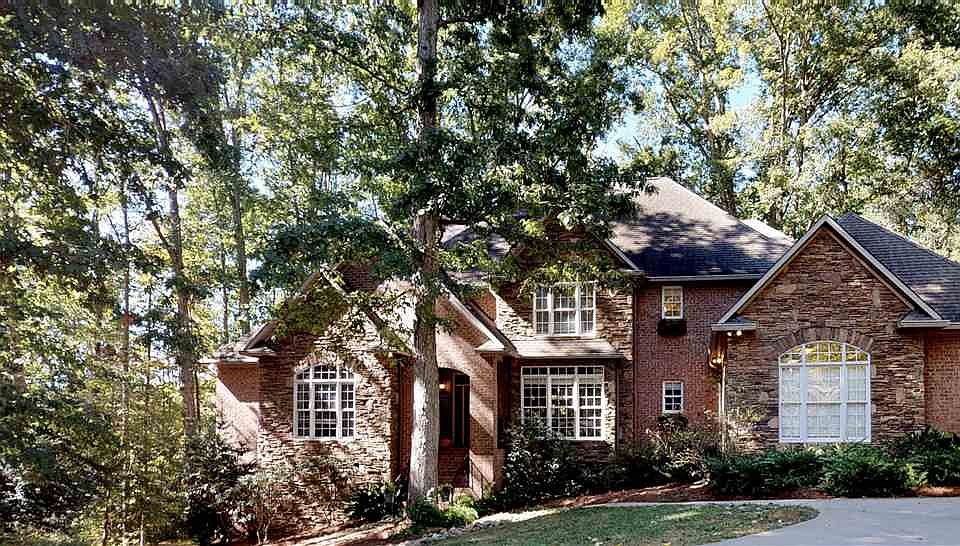 1st image of 413 Glocher Ct