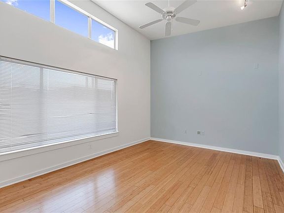 3rd image of 2200 Dickson Dr APT 204