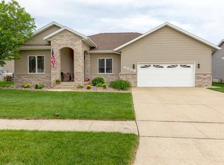 2504 Green Creek Rd, Cedar Falls, IA 50613