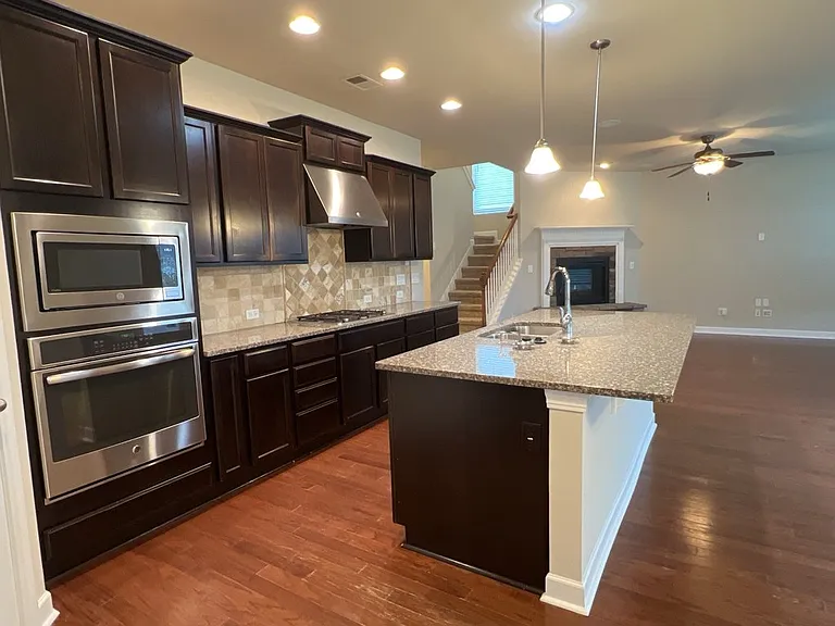 579 Crossland Dr — Photo 36