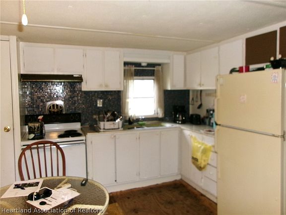 3rd image of 3407 Desoto City Rd
