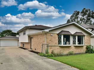 804 N Willow Rd, Elmhurst, IL 60126