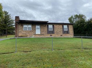 116 Roop Dr, Mount Hope, WV 25880