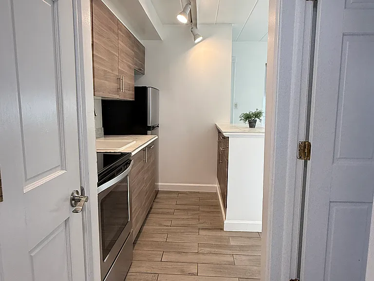 40 Harrison St #4 — Photo 9