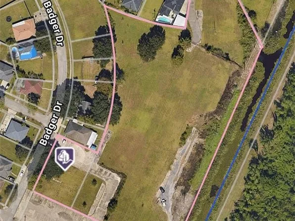 815 Badger Dr, Arabi, LA 70032