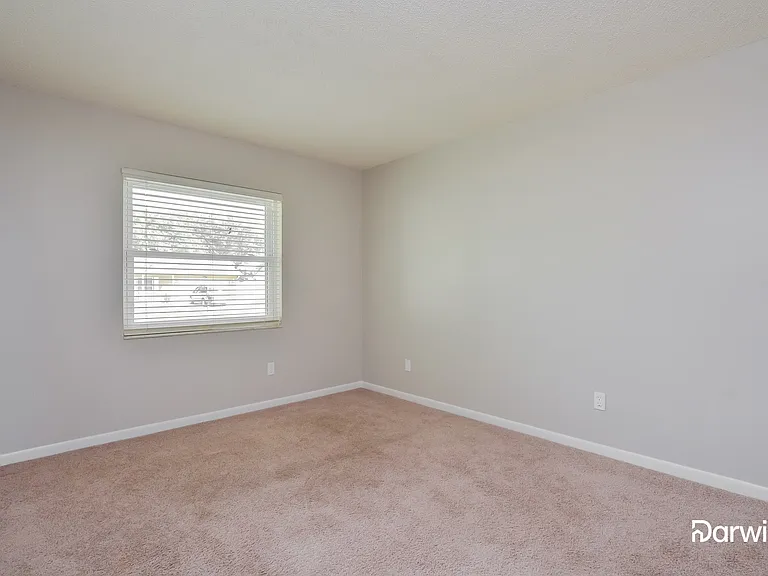 1013 Bradford Dr — Photo 11