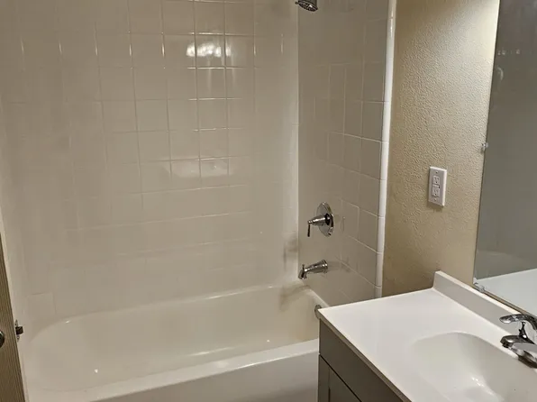 3302 R St APT C, Merced, CA 95348