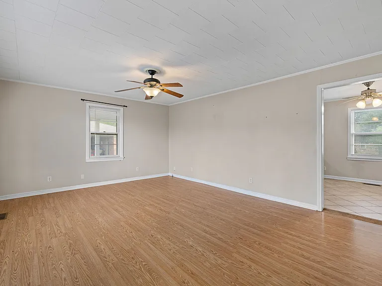 612 Eason Ave — Photo 5