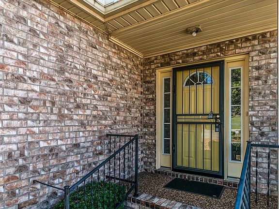 4th image of 3041 Chateau Valley Dr