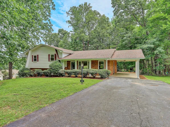 120 Forest Hill Ln, Rocky Mount, VA 24151