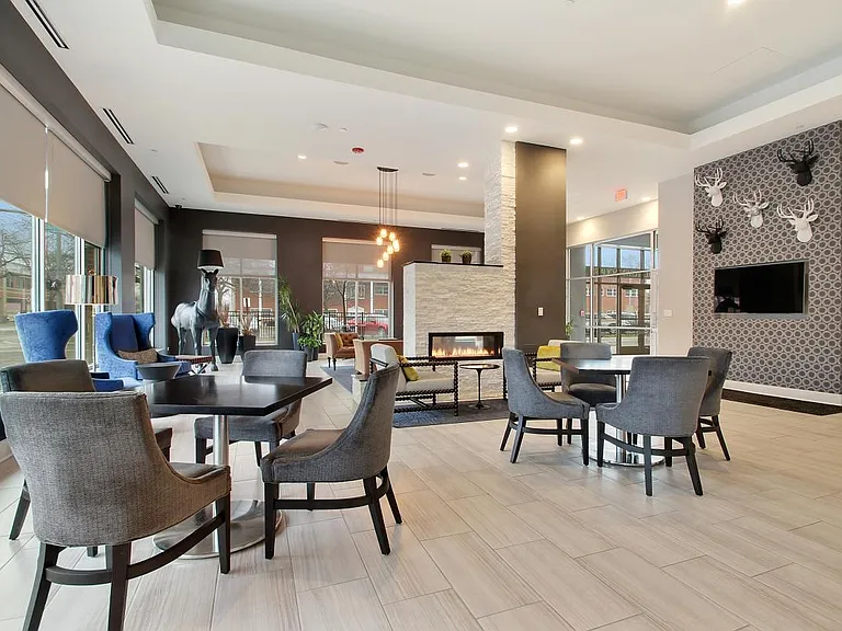 Midtown Square Apartments — Photo 6