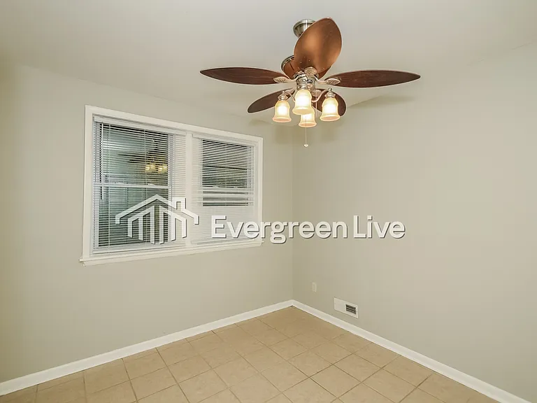 237 Russet Woods Dr — Photo 6